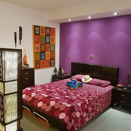 Sylvias Art Apartment *