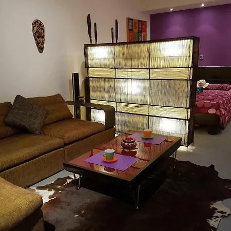 Sylvias Art Apartment *